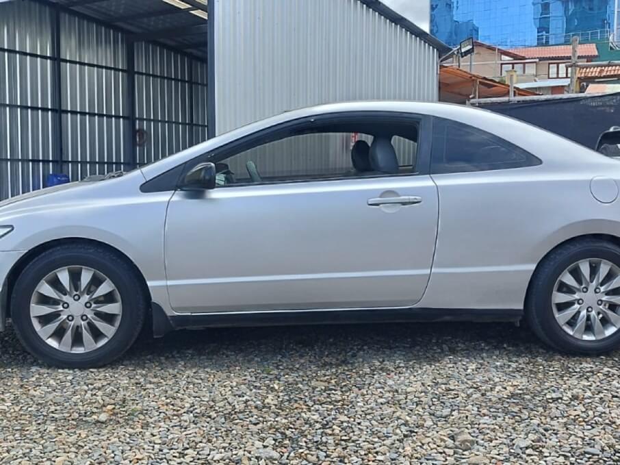 HONDA CIVIC 2010 80.000 Kms.