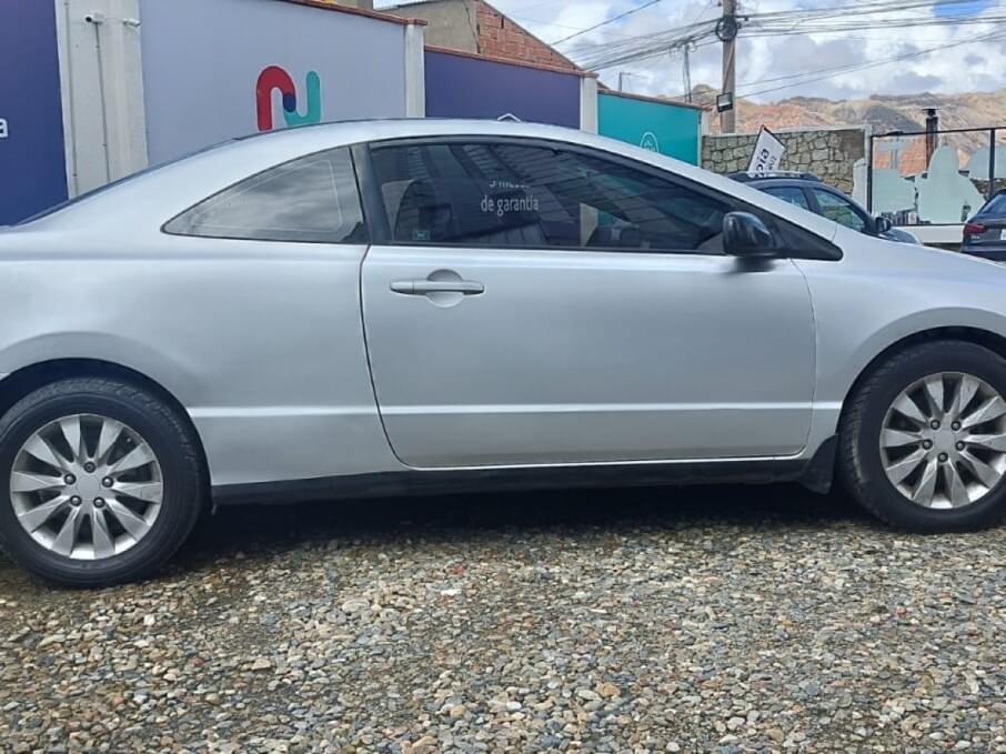 HONDA CIVIC 2010 80.000 Kms.