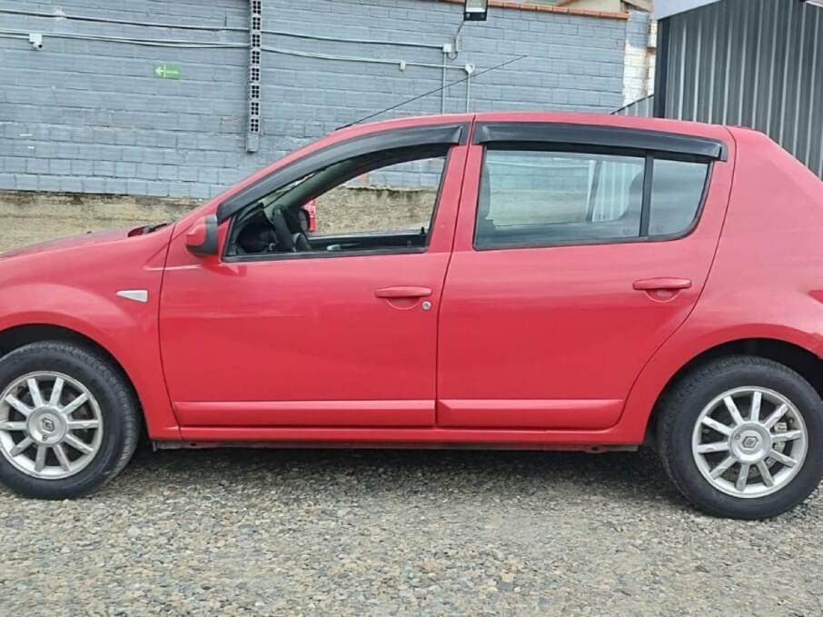 RENAULT SANDERO 2014 106.913 Kms.