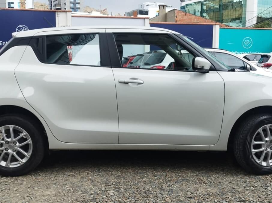 SUZUKI SWIFT 2022 14.408 Kms.