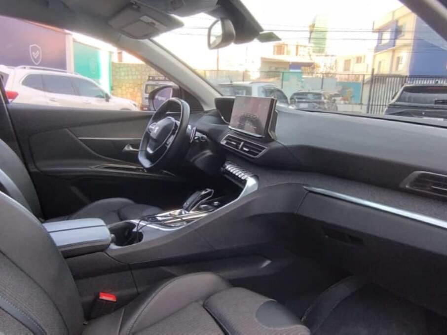 PEUGEOT 3008 2023 15.379 Kms.