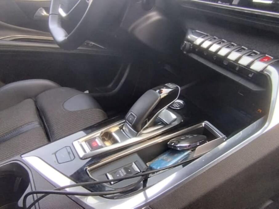 PEUGEOT 3008 2023 15.379 Kms.