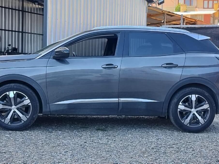 PEUGEOT 3008 2023 15.379 Kms.