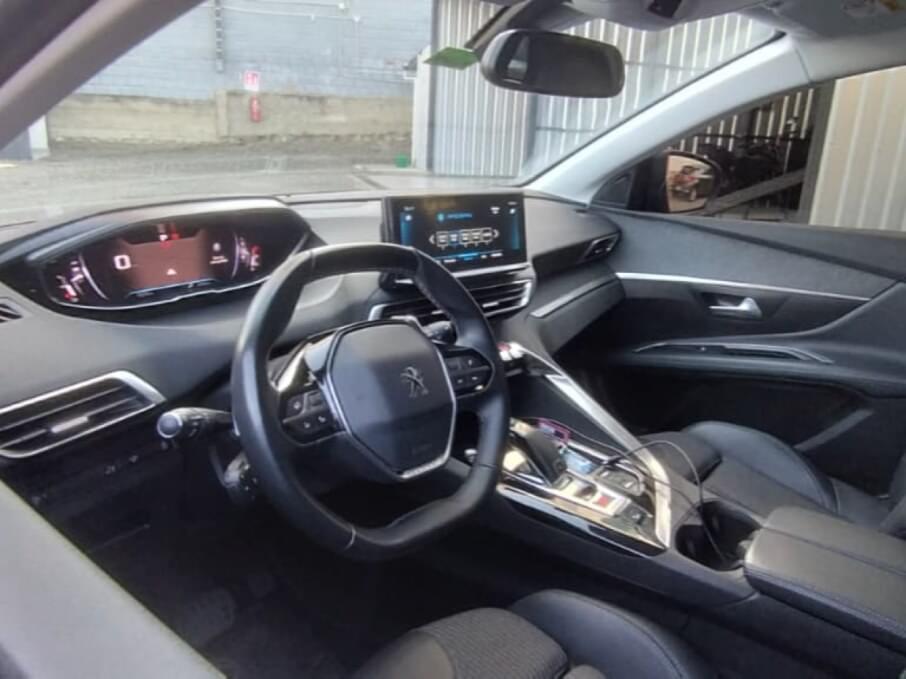 PEUGEOT 3008 2023 15.379 Kms.