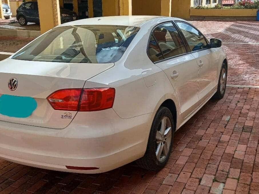 VOLKSWAGEN JETTA 2013 87.000 Kms.