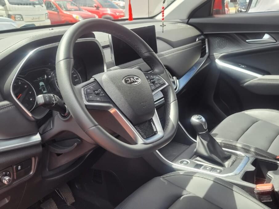 JAC JS8 2025 2.400 Kms.