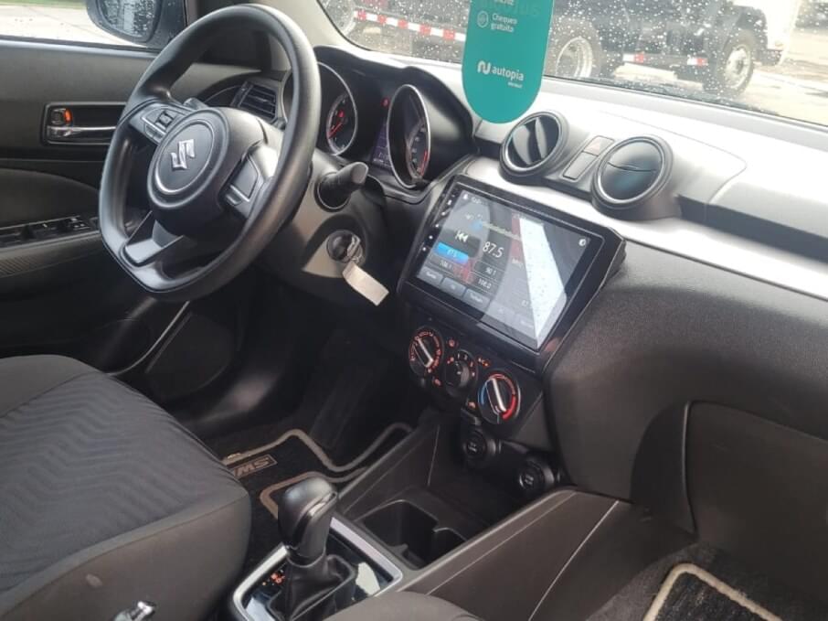 SUZUKI SWIFT 2024 31.000 Kms.