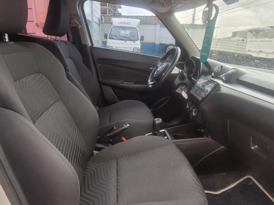 SUZUKI SWIFT 2024 31.000 Kms.