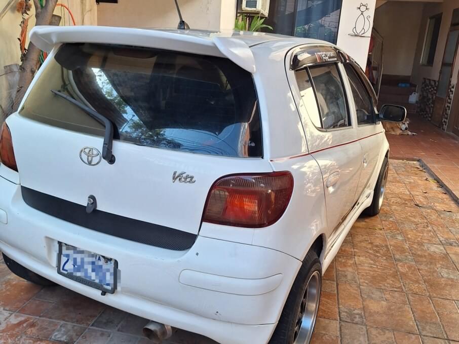 TOYOTA VITZ 2004 287.199 Kms.