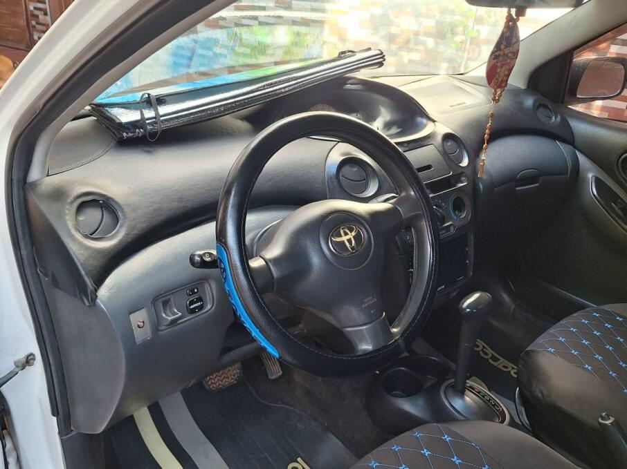 TOYOTA VITZ 2004 287.199 Kms.