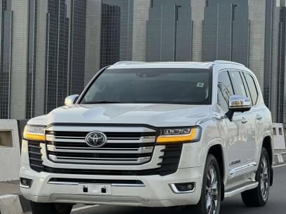 TOYOTA LAND CRUISER 2024 400 Kms.