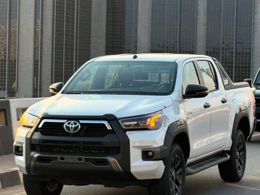 TOYOTA HILUX 2024 2.312 Kms.