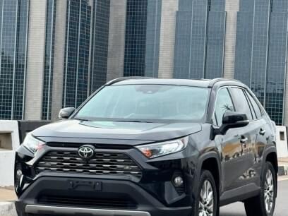 TOYOTA RAV4 2024 3.121 Kms.