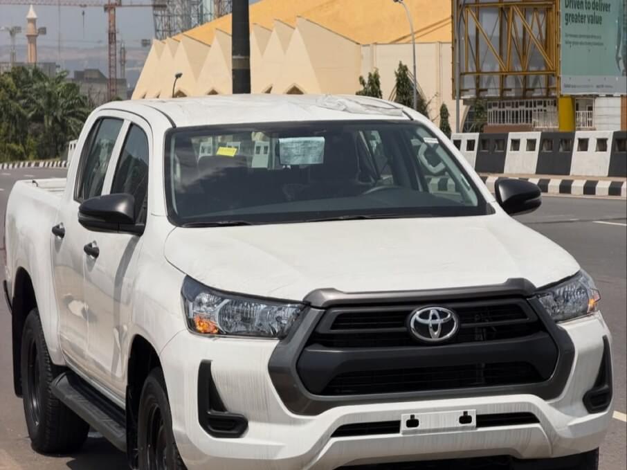 TOYOTA HILUX 2024 3.000 Kms.