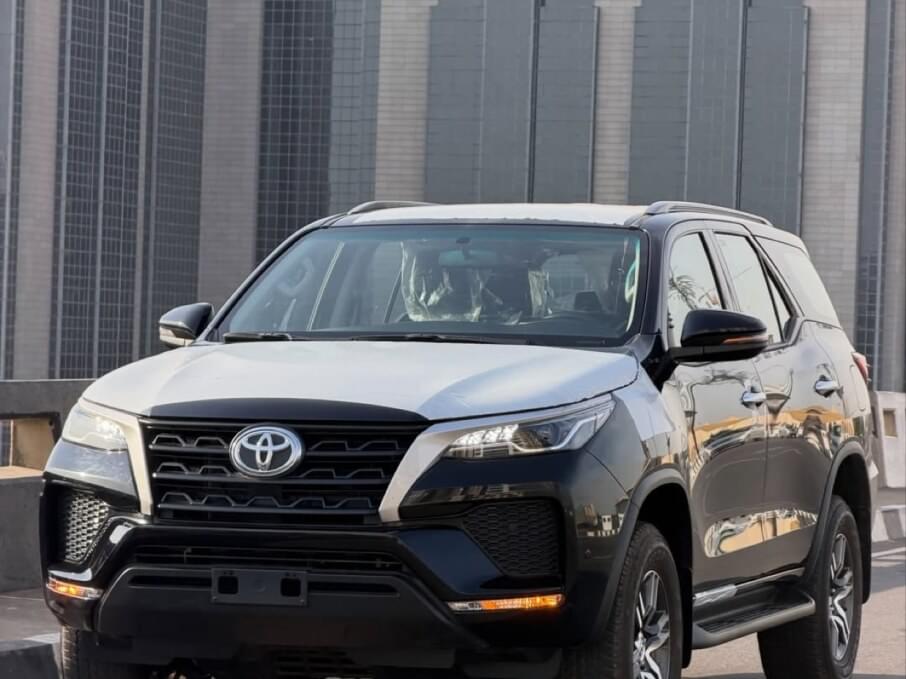 TOYOTA FORTUNER 2025 134 Kms.