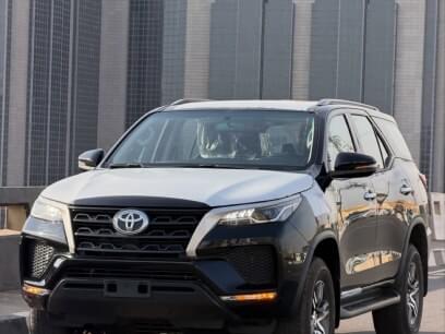 TOYOTA FORTUNER 2025 134 Kms.