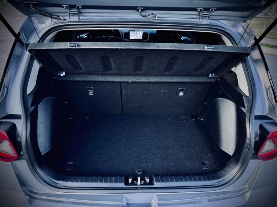 HYUNDAI VENUE 2023 23.000 Kms.