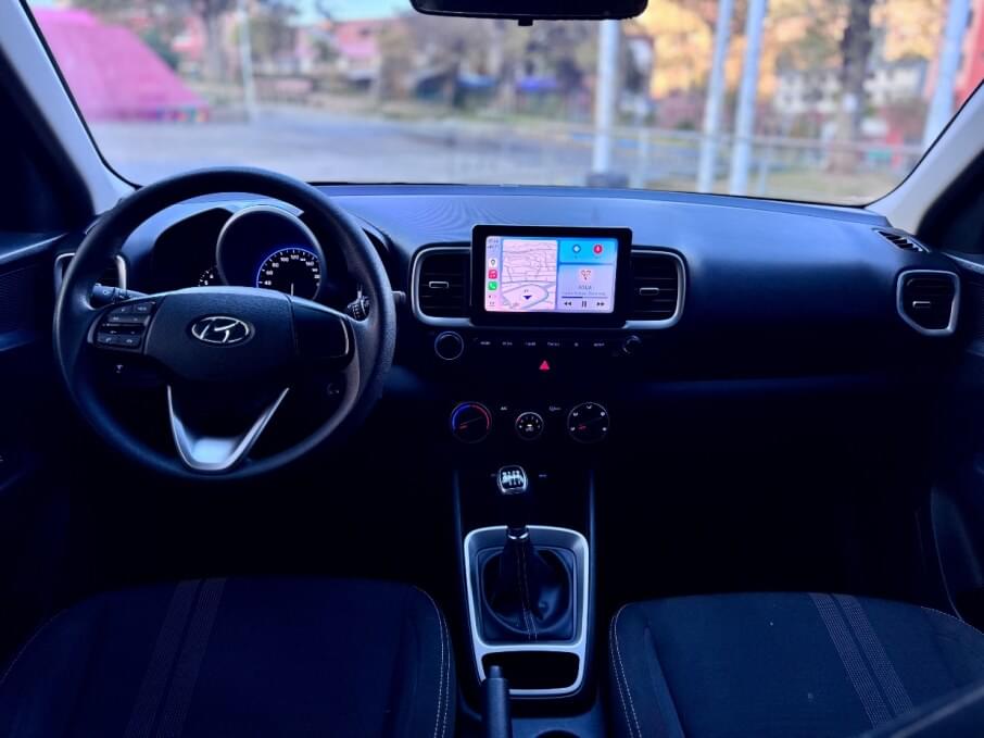 HYUNDAI VENUE 2023 23.000 Kms.