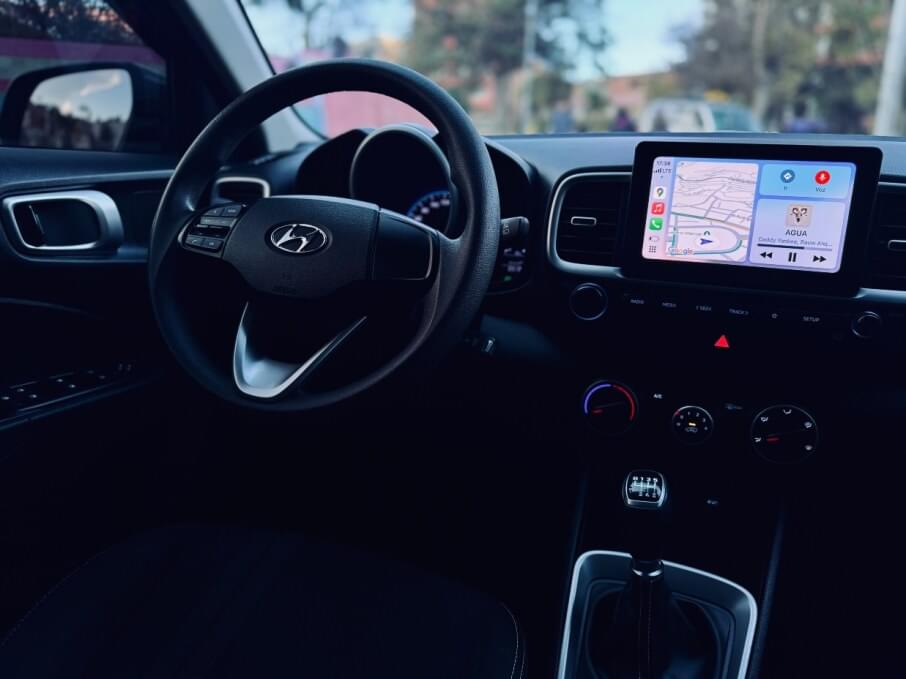 HYUNDAI VENUE 2023 23.000 Kms.
