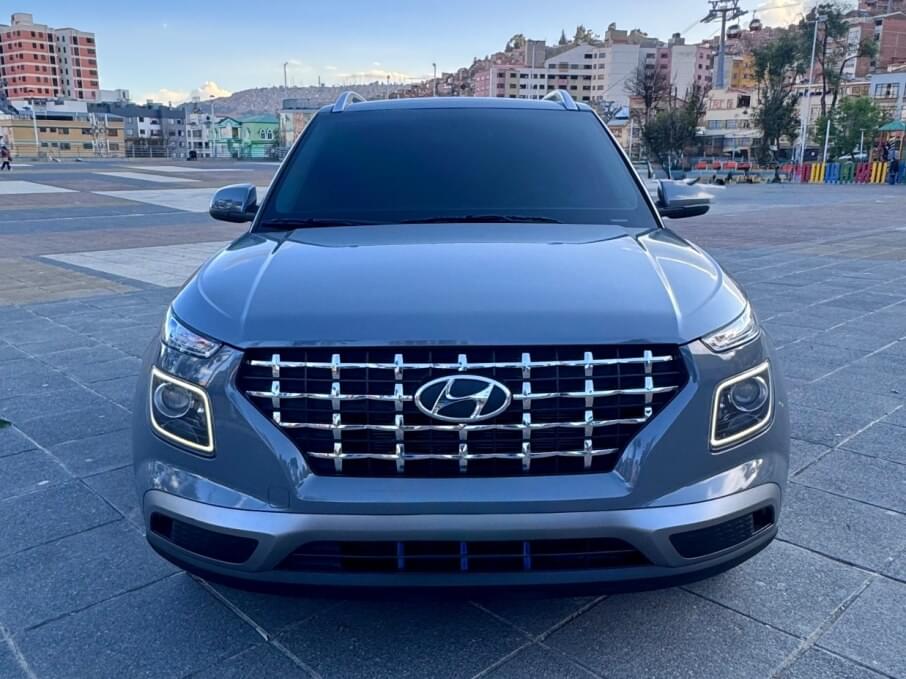 HYUNDAI VENUE 2023 23.000 Kms.