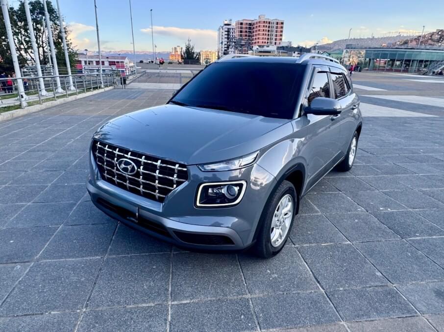 HYUNDAI VENUE 2023 23.000 Kms.