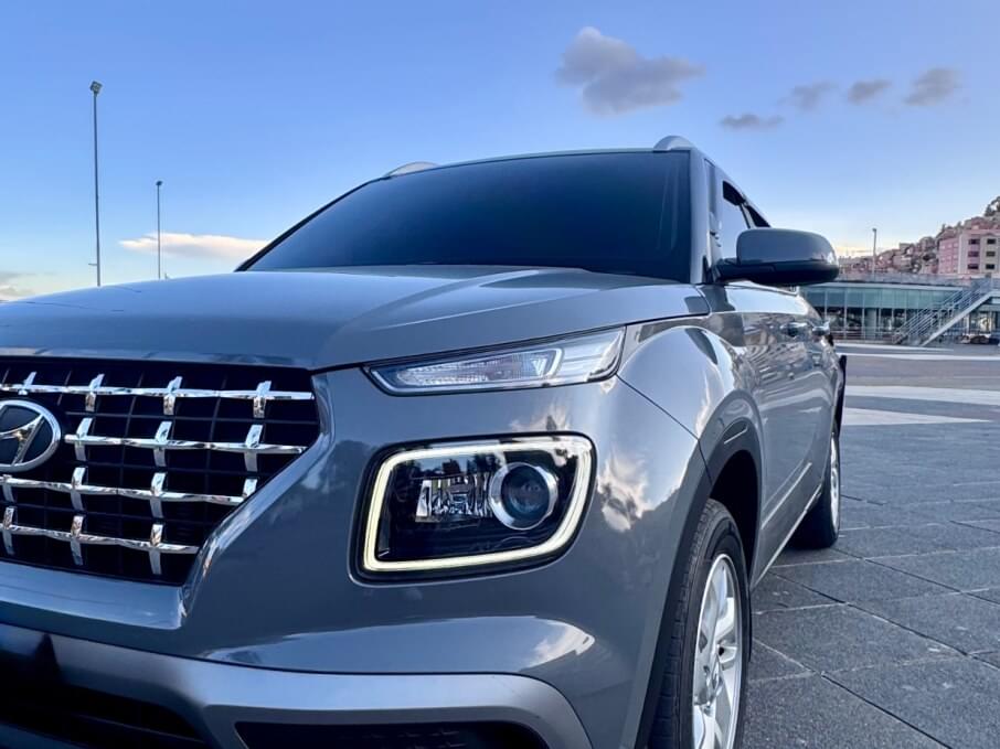 HYUNDAI VENUE 2023 23.000 Kms.
