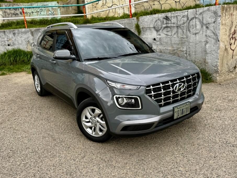 HYUNDAI VENUE 2023 26.000 Kms.