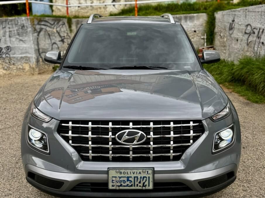 HYUNDAI VENUE 2023 26.000 Kms.