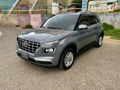 HYUNDAI VENUE 2023 26.000 Kms.
