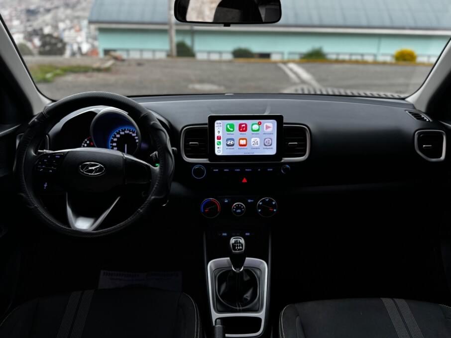 HYUNDAI VENUE 2023 26.000 Kms.