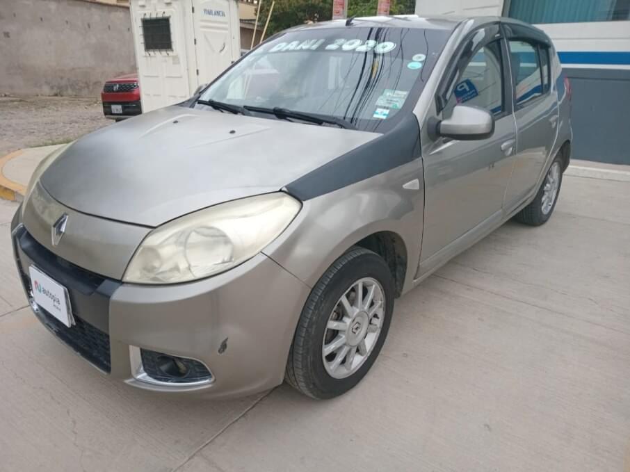 RENAULT SANDERO 2013 135.500 Kms.