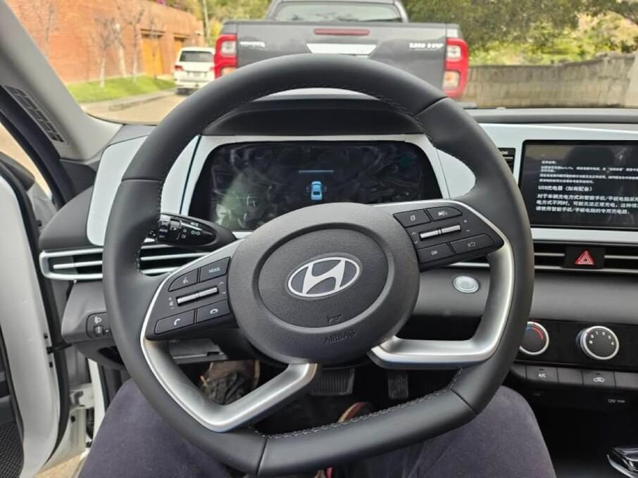 HYUNDAI ELANTRA 2025 100 Kms.