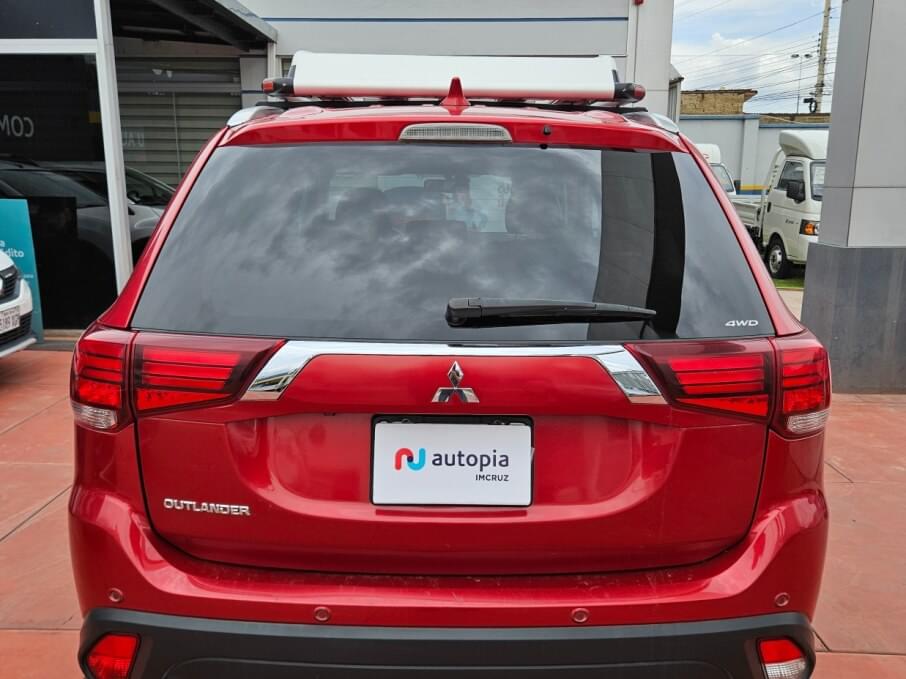 MITSUBISHI OUTLANDER 2018 94.400 Kms.