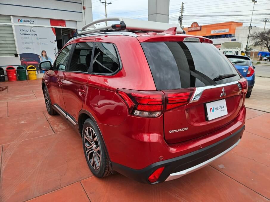 MITSUBISHI OUTLANDER 2018 94.400 Kms.